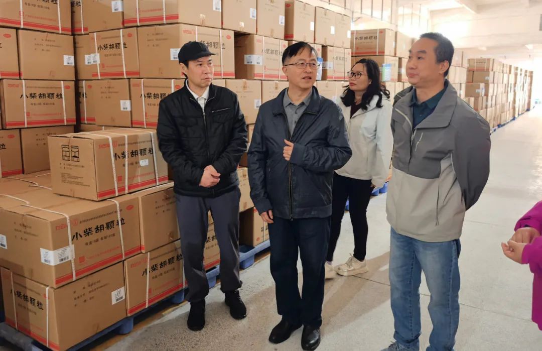 情暖药包 平安护航——白云山耀彩网公司开展药包厂区综合检查与慰问活动